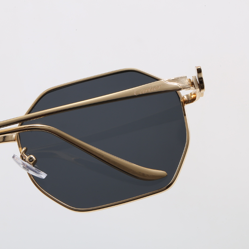 6816  Sunglasses with box
