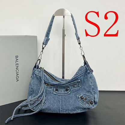 LBP18 Bag 27.9×19×13.9cm Shoulder bags