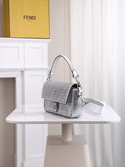 LFP46 bag 27-15-6CM Shoulder bags