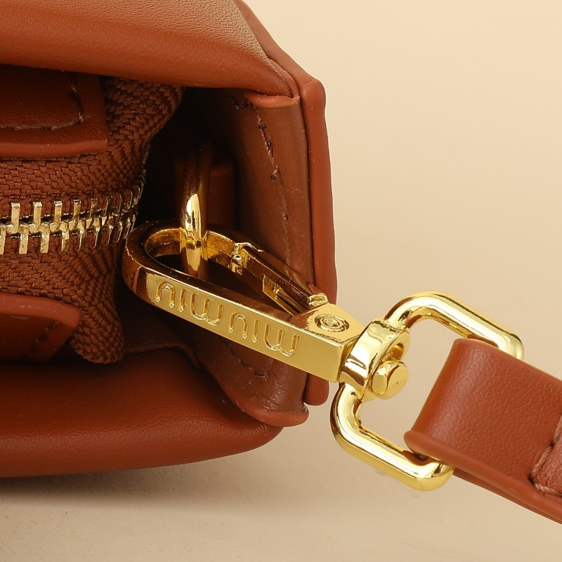 LMP20 bag 20-4-13CM Hand bag