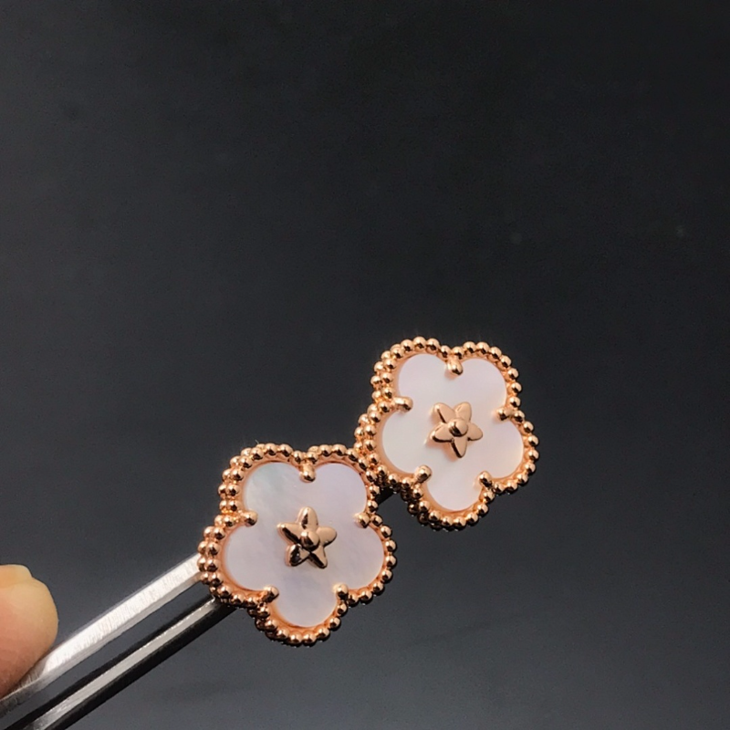 VAE60  Women's New Plum Blossom White Shell Earnail Jewelry