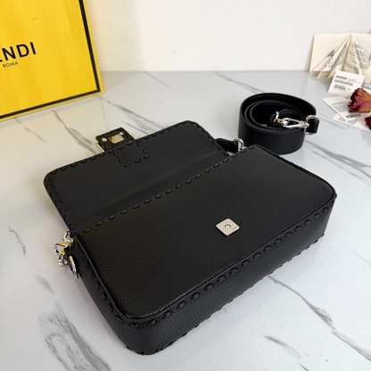 LFP30 bag 27-15-6CM Shoulder bags