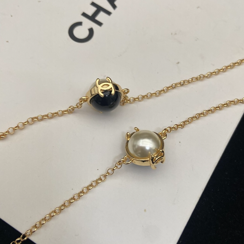 CHN114  Women's 26p black and white pearl sweater chain jewelry