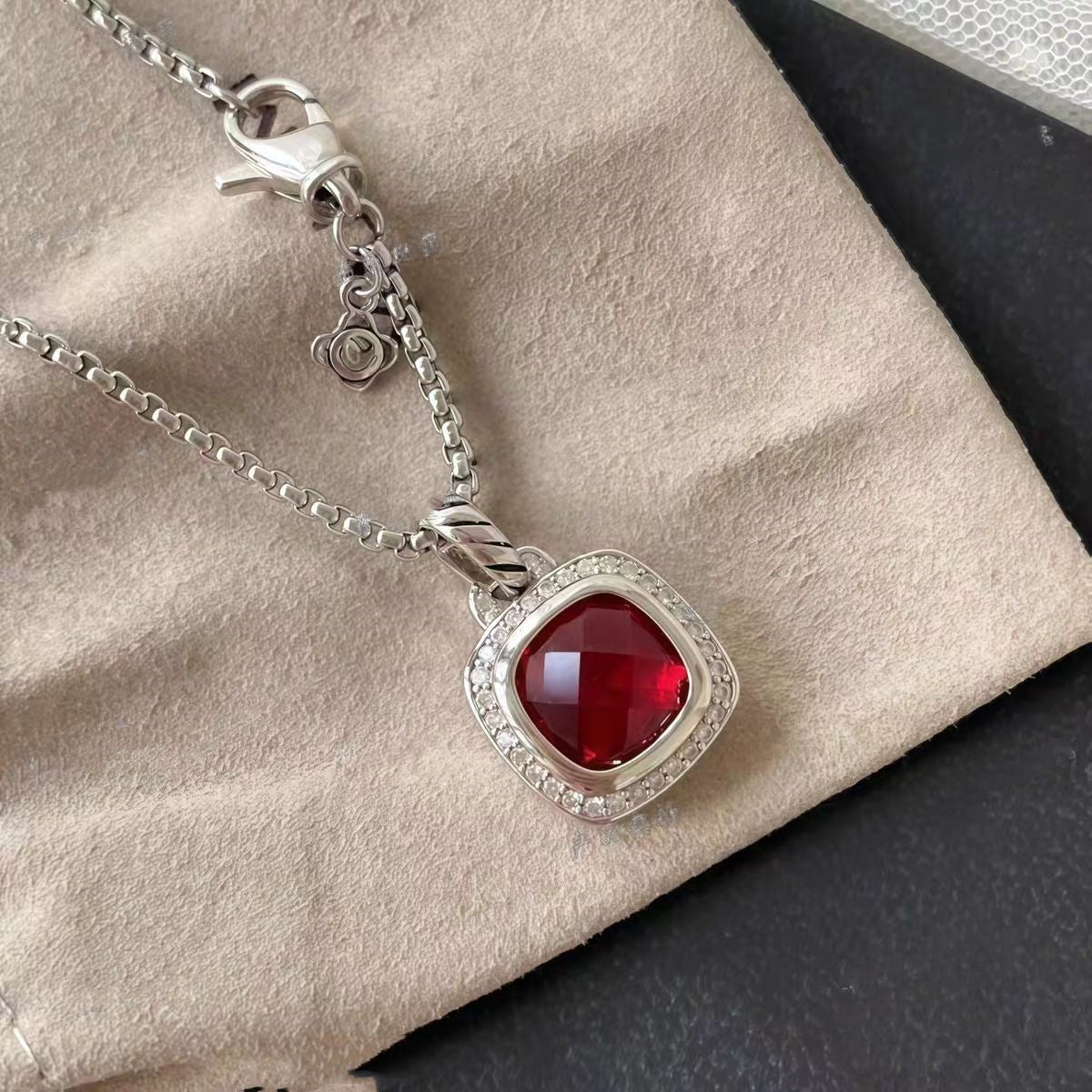 DY DN31  Fashion Trendy Twisted Zircon Pendant Necklace DN31  no packaging Copper plated with 18K gold jewelry