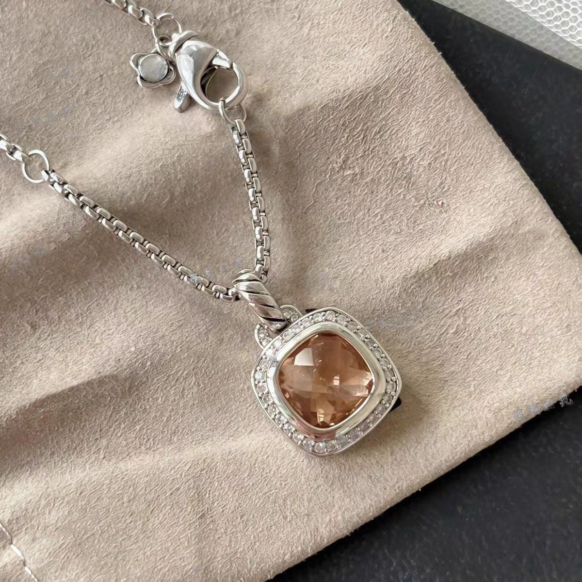 DY DN31  Fashion Trendy Twisted Zircon Pendant Necklace DN31  no packaging Copper plated with 18K gold jewelry