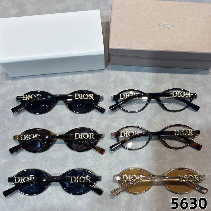 5630  Sunglasses with box