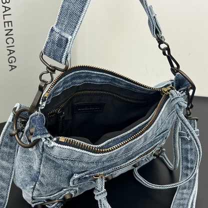 LBP18 Bag 27.9×19×13.9cm Shoulder bags