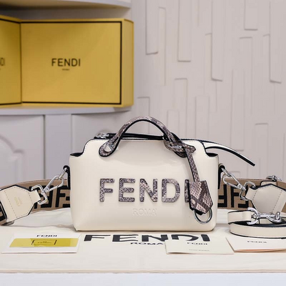 LFP33 bag 20cm Shoulder bags