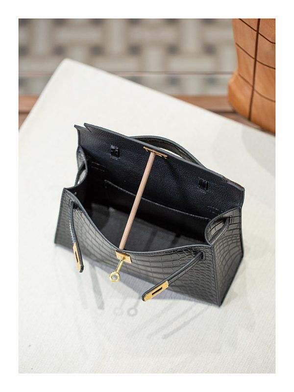 LHP12 bag 22X13X7CM Shoulder bags