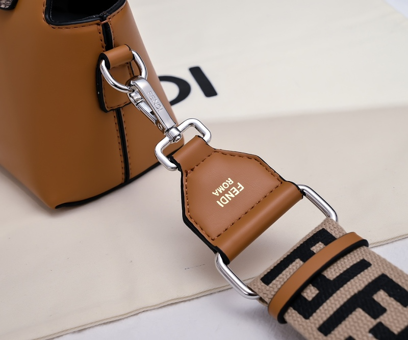 LFP33 bag 20cm Shoulder bags