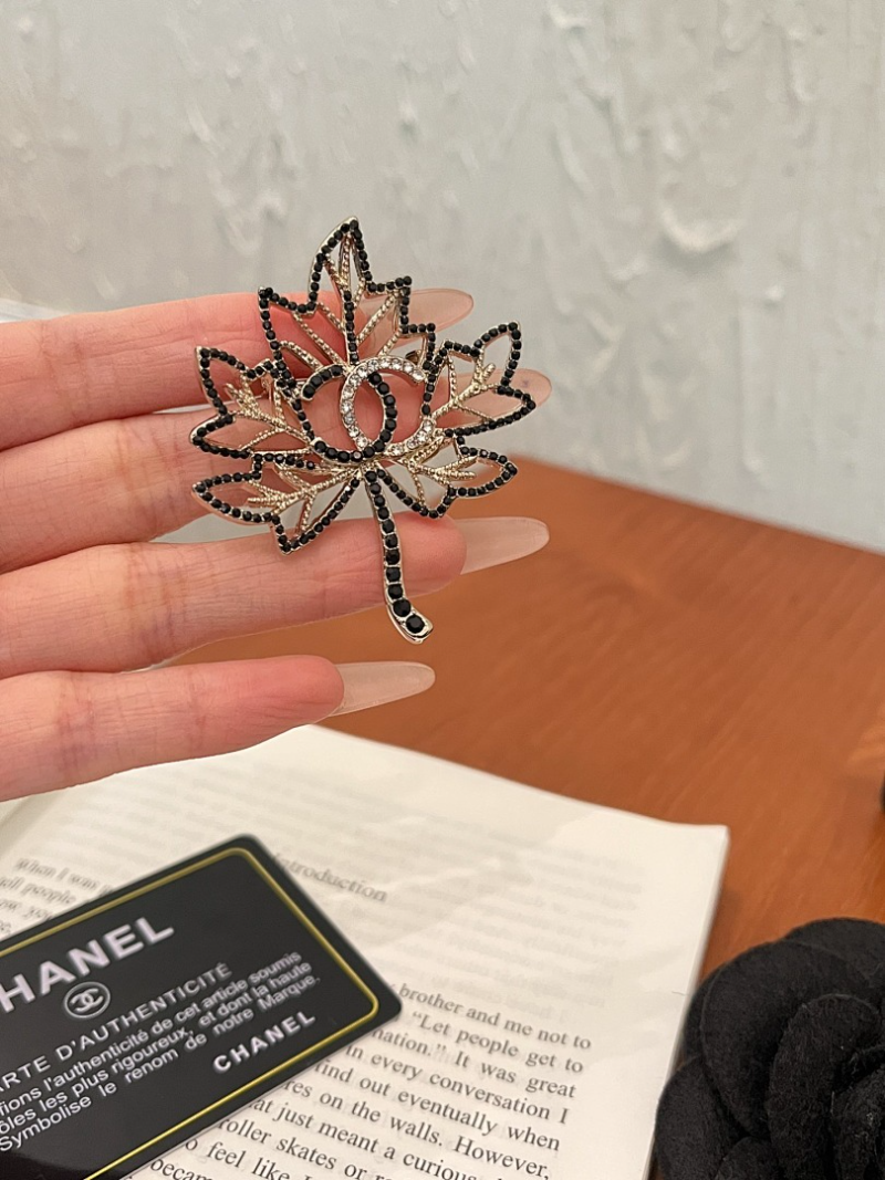D197  Women's new fashionable brooch jewelry