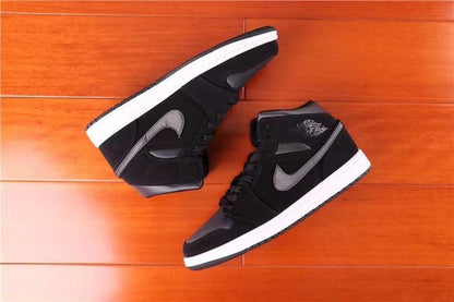 AJS32 Classic leather high quality with box size 40-46 for men