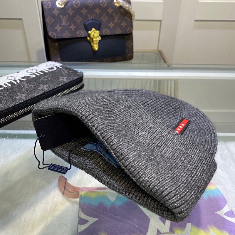 SPAH2   Classic red striped knit hat
