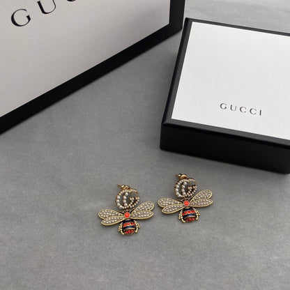 GE12  Ladies Fashion Bee Stud Earrings  Jewelry