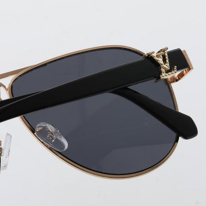 17541  Sunglasses with boxf
