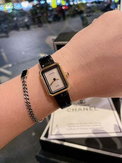 CW7  Women's black cowhide strap watch 19.7 x 15.2 x 7.5mm