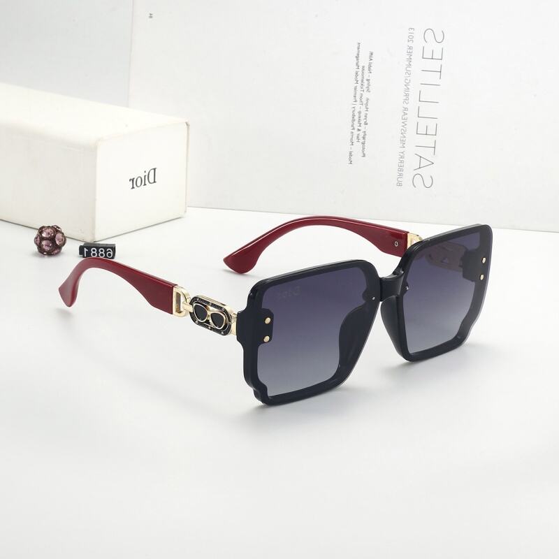 6881  Sunglasses with box