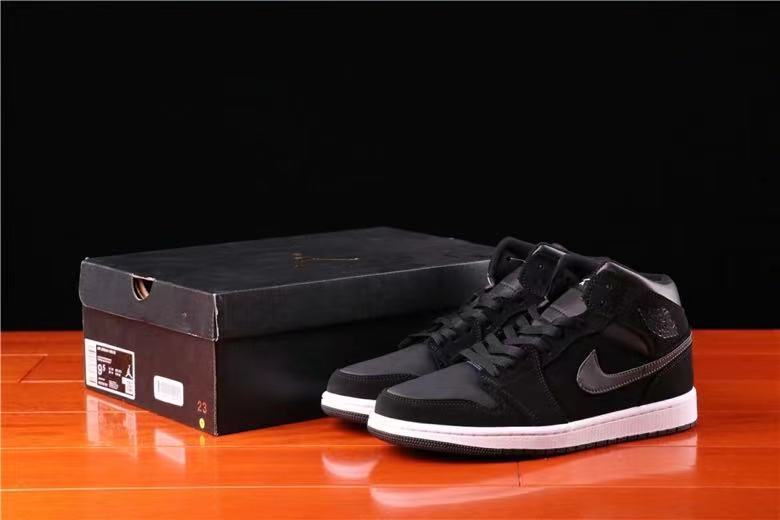 AJS32 Classic leather high quality with box size 40-46 for men