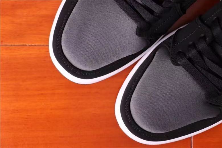 AJS32 Classic leather high quality with box size 40-46 for men