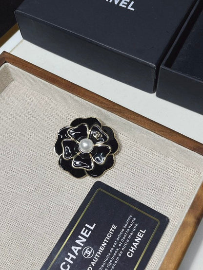 D190   Heart brooch jewelry