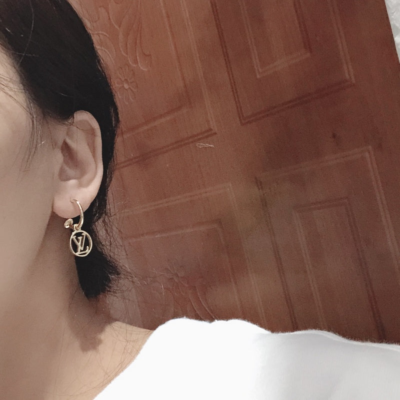 LVE35   Classic Women's Stud Earrings   Jewelry