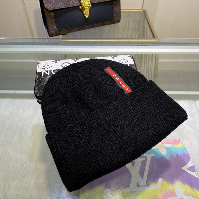 SPAH2   Classic red striped knit hat