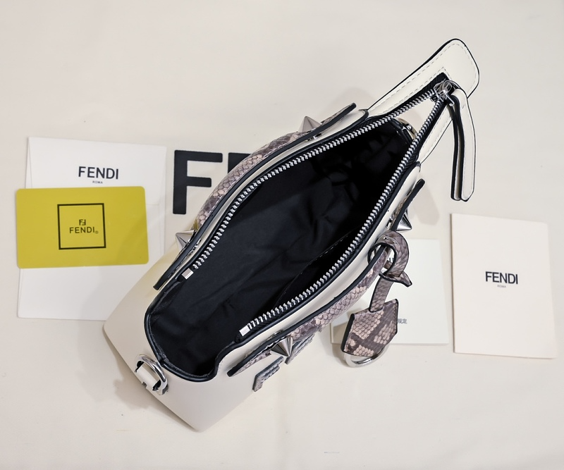 LFP33 bag 20cm Shoulder bags