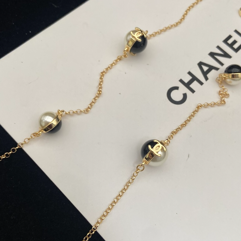 CHN114  Women's 26p black and white pearl sweater chain jewelry