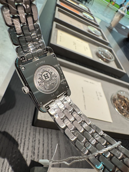 HW1  Women's new versatile 23x23mm watch
