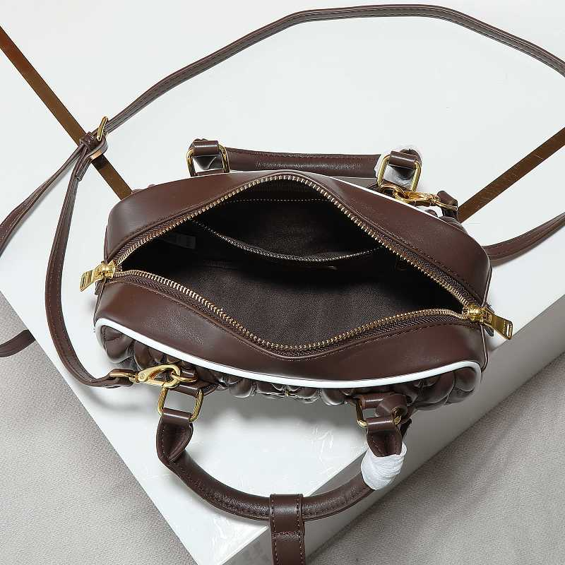 LMP23 bag 23-12-9cm Hand bag