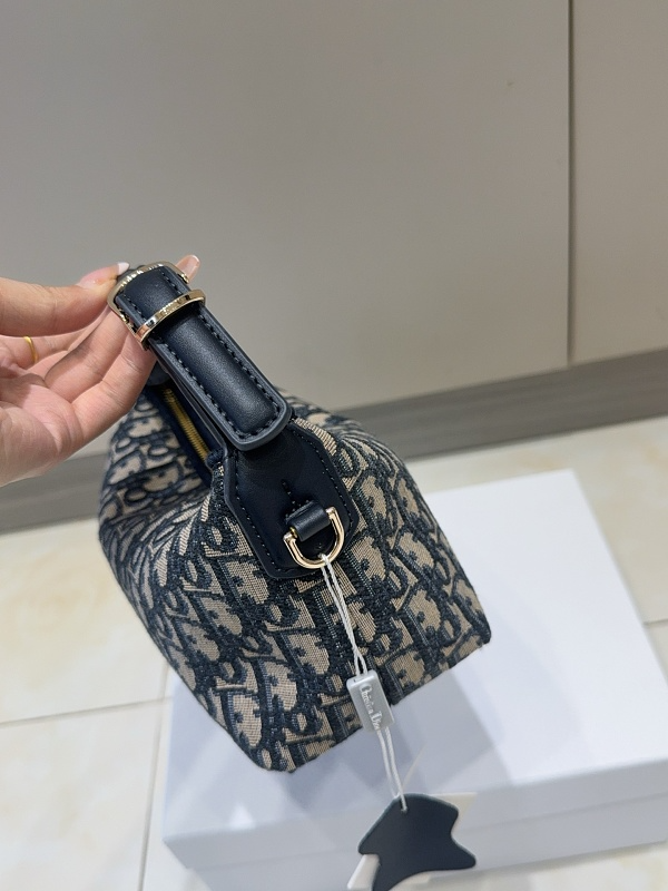 LDP67 Bag 22cm Shoulder bags