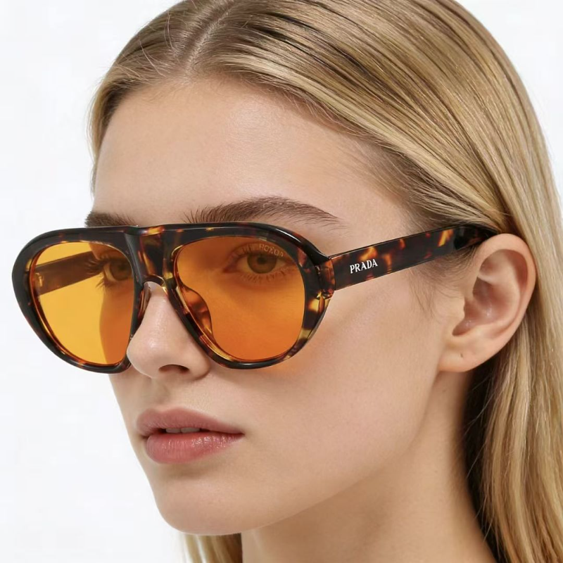 9885 Sunglasses with box