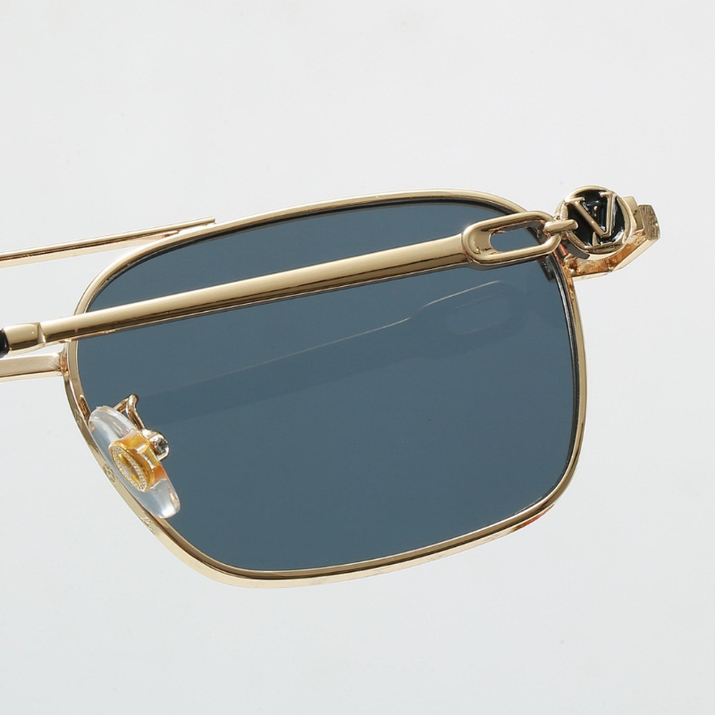 9063  Sunglasses with box