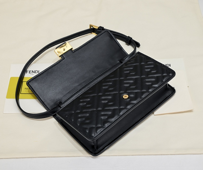 LFP6 Leather bag 21-5-11.5CM Shoulder bags