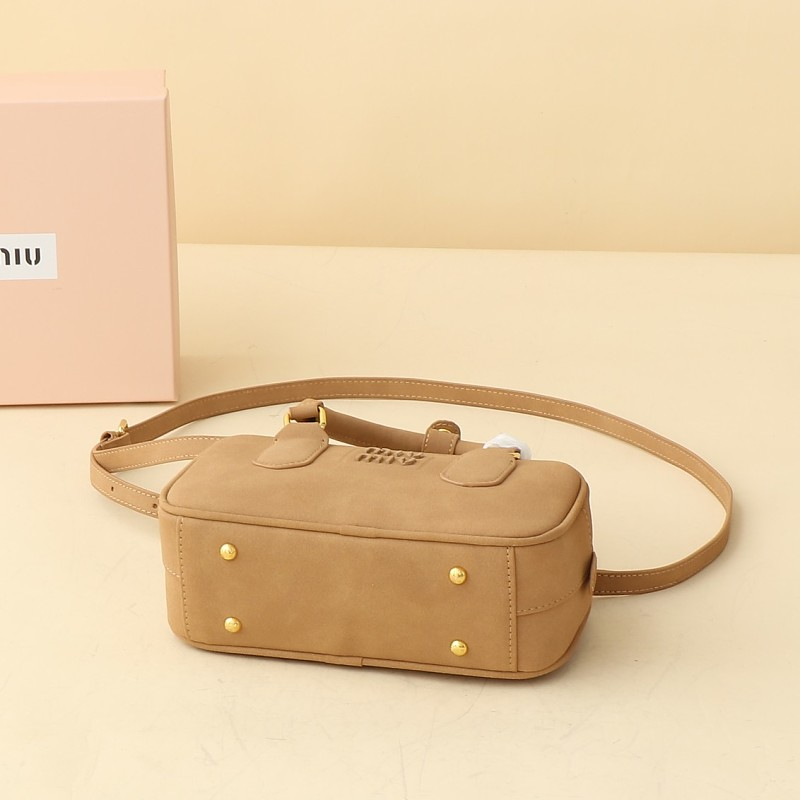 LMP21 bag 22-8-11cm Hand bag