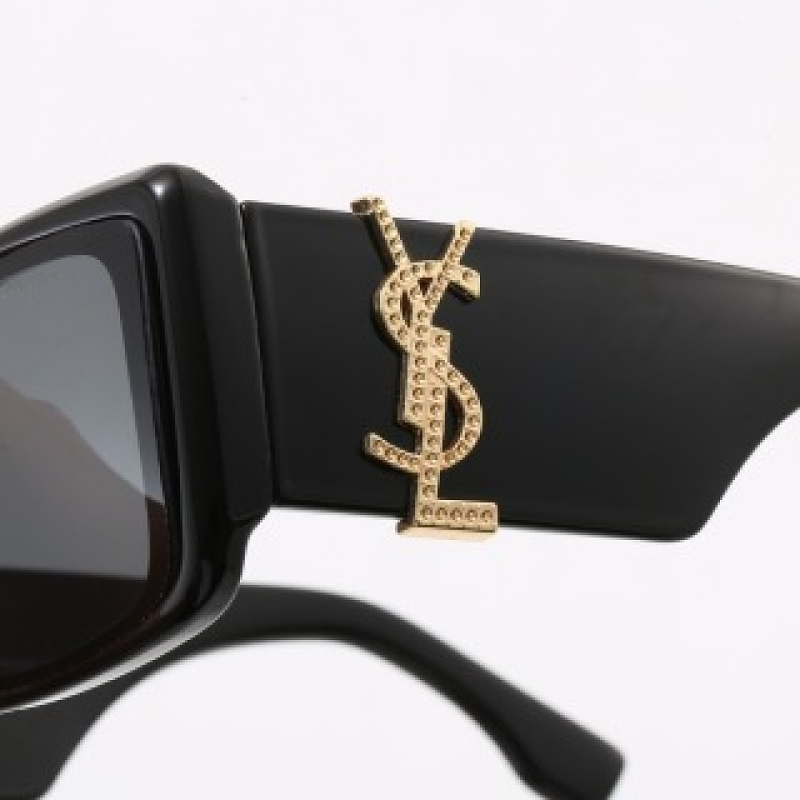 8G007  Sunglasses with box