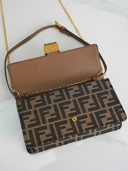 LFP53 bag 21-5-11.5cm Shoulder bags
