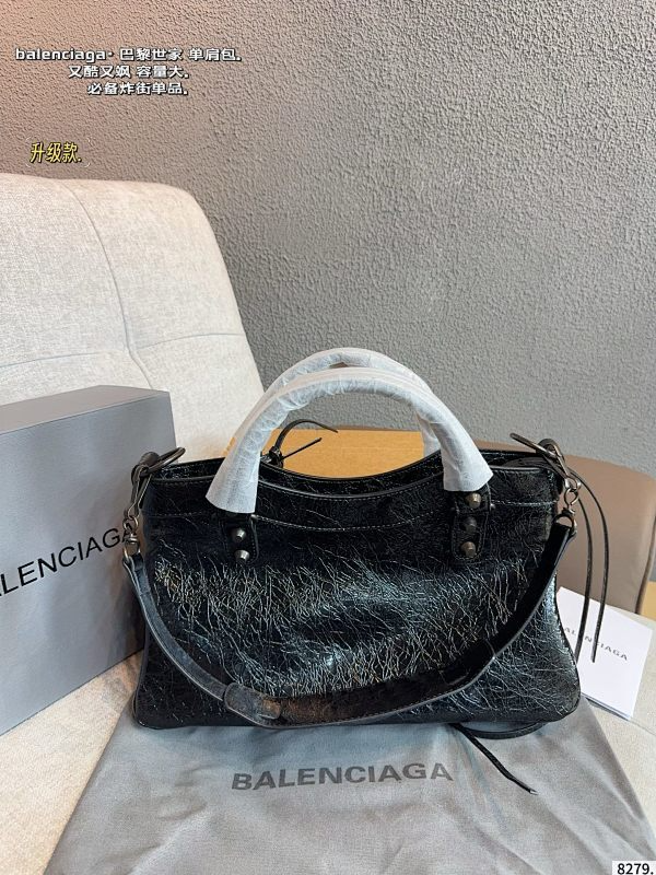 MBP3 bag 32-5-17CM Handbag