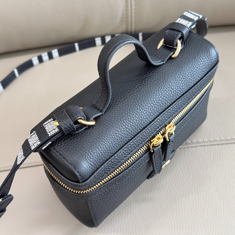 LBP18  Bag 19.5-8-15CM Shoulder bag