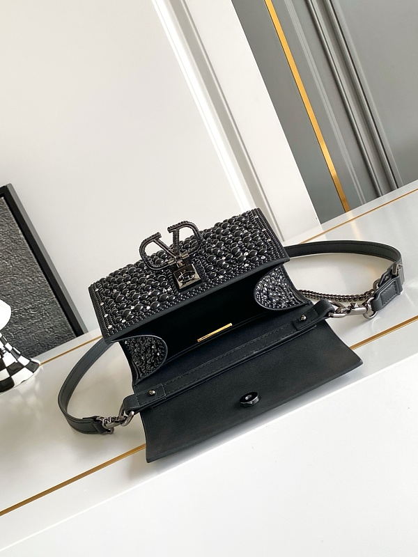 LVP9  bag 19-13-9 cm Shoulder bags