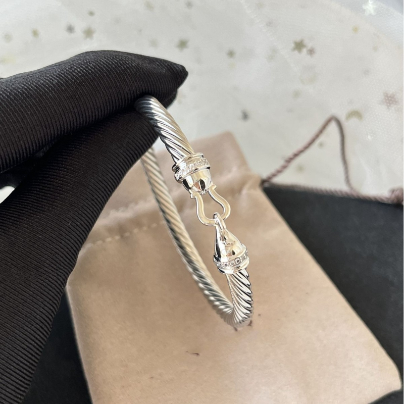 DY  DB109  Popular 5MM Hand Jewelry with Diamond Hook Head