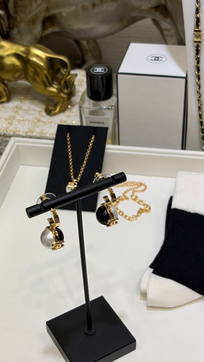 CHE83  Women's black and white pearl pendant earrings and jewelry