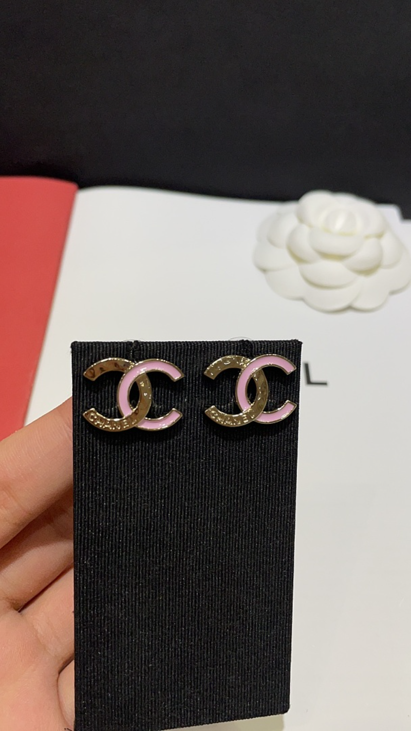 CHE87  Women's 24B Pink Enamel Splicing Double C Earnail Jewelry