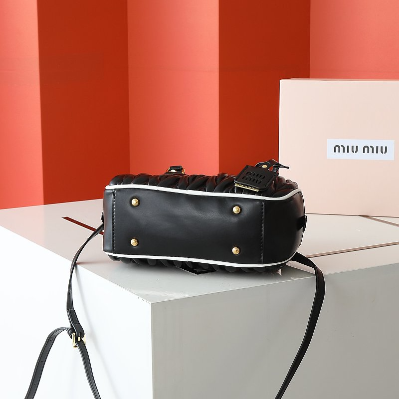 LMP23 bag 23-12-9cm Hand bag