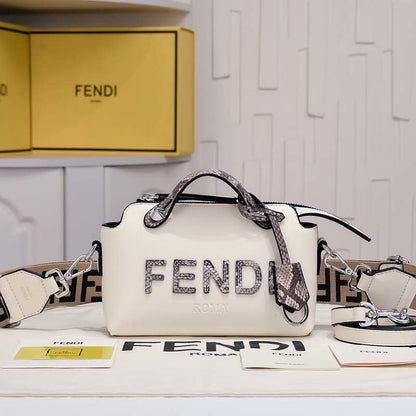 LFP33 bag 20cm Shoulder bags
